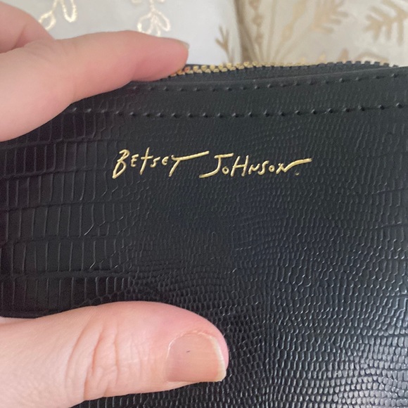 Betsey Johnson 'Margie' Embossed Lizard Crossbody, Black - Picture 6 of 15